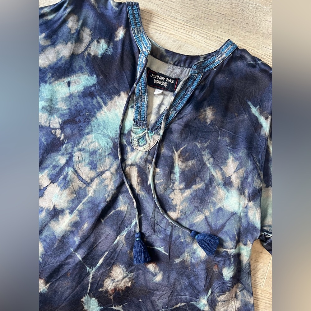 Johnny Was Moonlight Tie-Dye V-Neck 100% Silk Tassel Tie Blouse Size Small